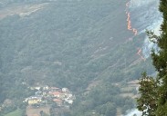 Un incendio en Cangas del Narcea amenaza a dos poblaciones y obliga a elevar el nivel de alerta en Asturias