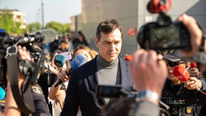 La jueza confirma que no le retira el pasaporte a David Sánchez