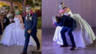 ¡Amor y rudeza! Pareja celebra su boda con máscaras y presentación de lucha libre