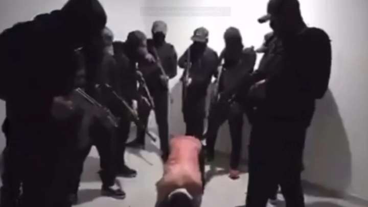 Familia Michoacana difunde interrogatorio a un hombre ligado a la extorsión en Puebla