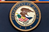 20 estados y DC demandan al Departamento de Justicia por retener fondos para víctimas