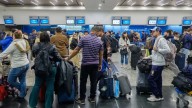 Controladores aéreos anunciaron paros escalonados desde el 22 de agosto: podrían retrasar vuelos