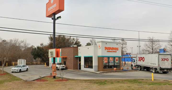 Woman claims Louisiana Popeyes manager threw hot chicken at her when she complained about order