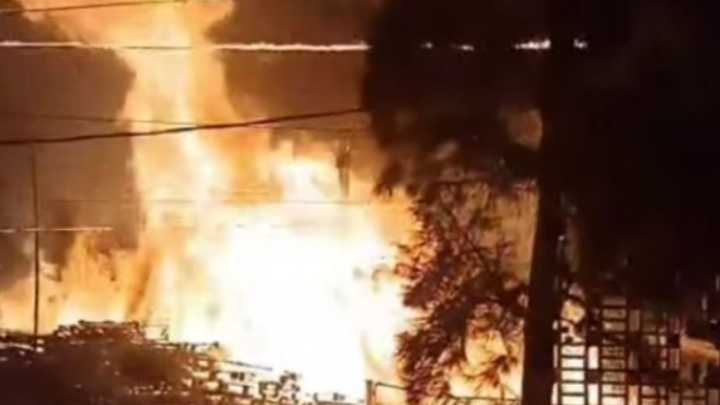 Grave incendio en un depósito de Esteban Echeverría