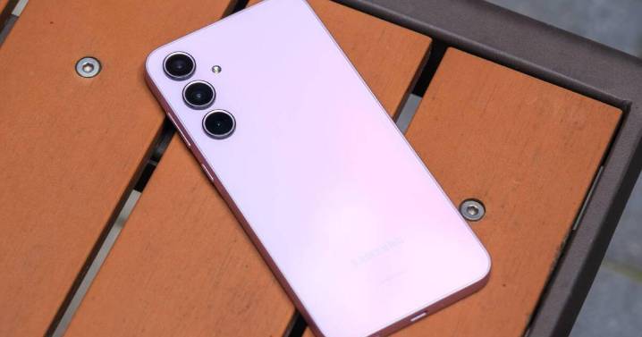 Top 5 teléfonos Motorola, Samsung y Honor que puedes comprar por menos de 300 dólares