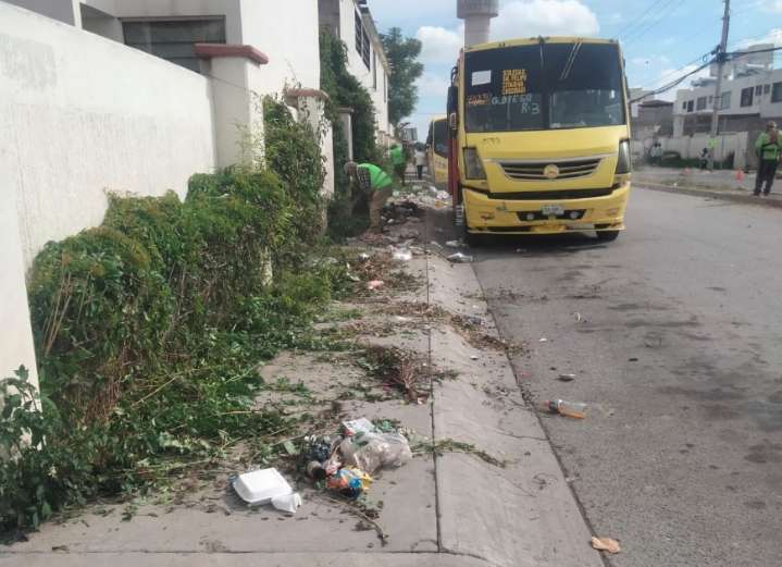 AYUNTAMIENTO DE SOLEDAD APLICÓ LABOR INTENSIVA DE LIMPIEZA EN EL FRACCIONAMIENTO PUERTA REAL