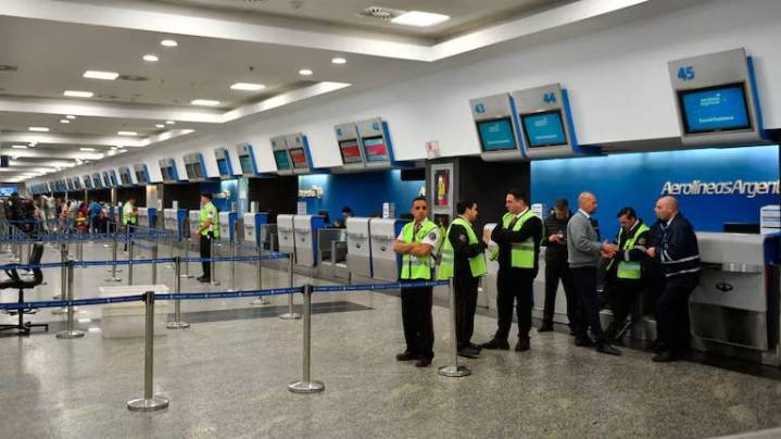 Paro de controladores aéreos: se espera otro día de demoras y cancelaciones en los aeropuertos