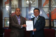 Diario El Peruano recibe reconocimiento por su Bicentenario de parte de la Sociedad de Artesanos de Tacna "El Porvenir"