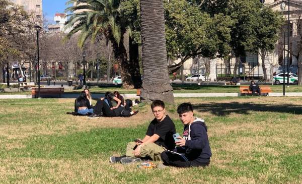 Sábado soleado para disfrutar al aire libre: ¿cómo sigue el tiempo en La Plata?