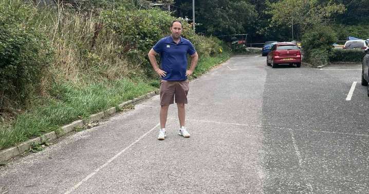 Holidaymaker hit with hefty fine parking car in tourist hotspot 'parking space'