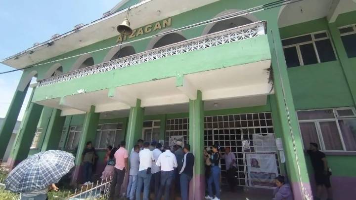 No creen en diálogo, piden solución: drenaje colapsado arriesga a 300 familias de Atzacan