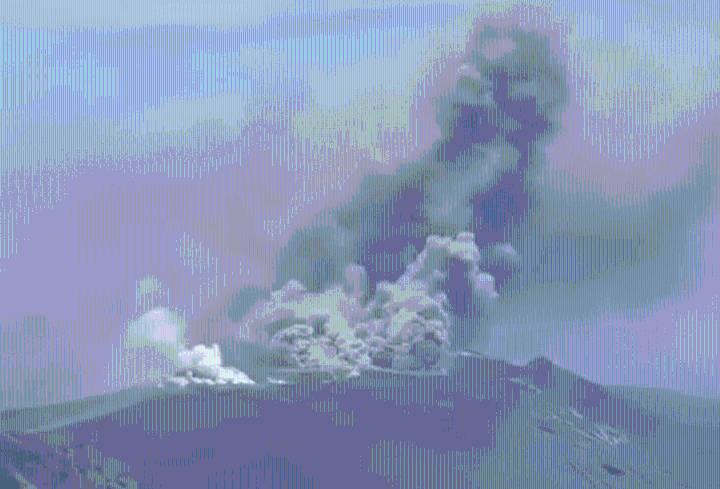 Video: un volcán en Japón entró en erupción y lanzó material volcánico a más de 5 mil metros de altura