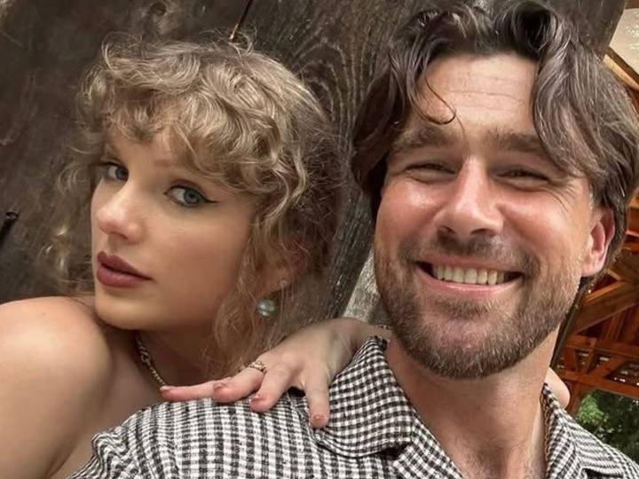 Papá de Travis Kelce da detalles del compromiso de Taylor Swift y su hijo