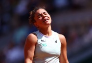 Coachless WTA Star Makes Honest Admission About Leaning on National Support Before US Open Iga Swiatek's Cincinnati Open final opponent expresses her gratitude to those who have been supporting her. M