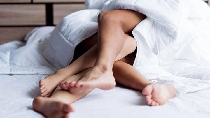 Cuáles son los beneficios de dormir con la persona amada