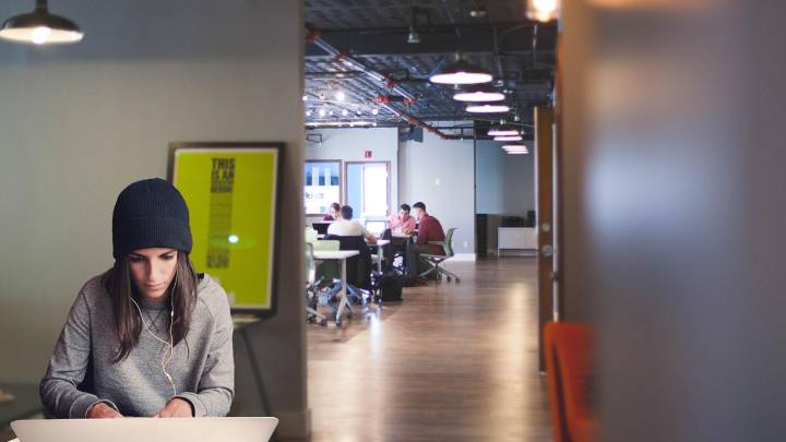 La mayoría de los jóvenes de la 'Generación Z' prioriza la estabilidad laboral y horaria