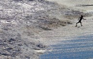 Photo | Running from the waves at Santa Cruz’s Main Beach