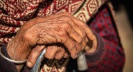 Somos Cáceres alerta de la “pandemia silenciosa” de soledad en los mayores de Coria