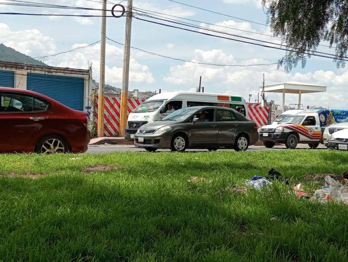 Obras en la carretera México-Texcoco provocan intenso tráfico hacia Los Reyes La Paz