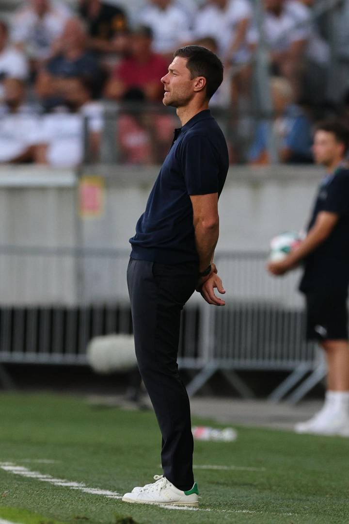 Xabi Alonso y un once con una duda