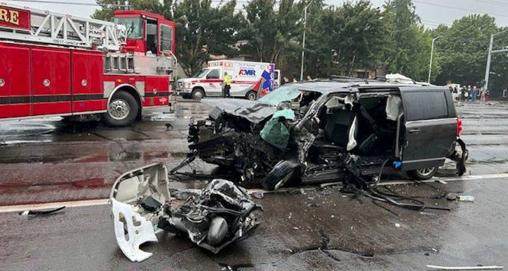 Vancouver Police investigate multi-vehicle collision involving tow truck
