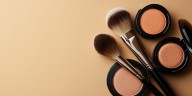 Cómo limpiar correctamente las brochas de maquillaje después de usarlas