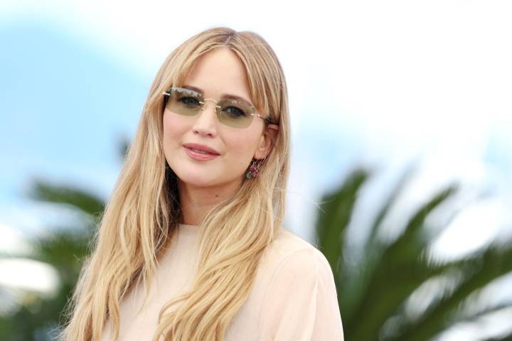 Jennifer Lawrence’s $230 Black Blazer Looks Like Amazon Styles from $33