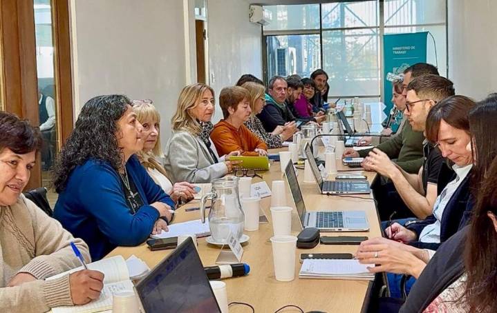 La Provincia recibe a estatales y docentes para buscar cerrar un acuerdo salarial
