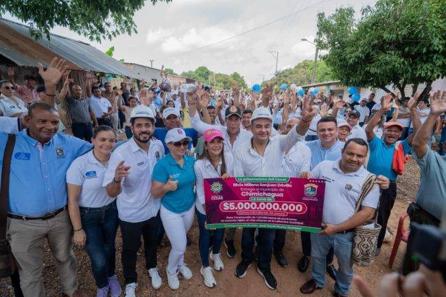 Gobernadora Elvia Milena Sanjuan entregó recursos para pavimentación en La Loma y Chimichagua