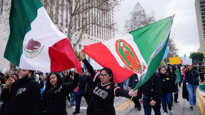 Judge in LA to consider fate of agreement on protecting immigrant children in U.S. custody