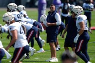 Mike Vrabel steps into stop Patriots training camp fight