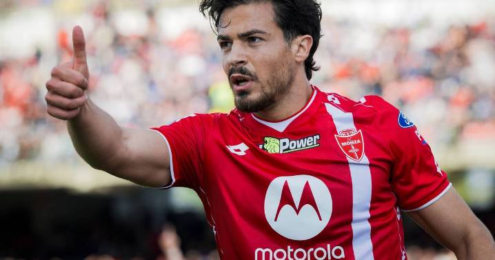 Wrexham linked with swoop for ex-Serie A star as MLS side lingers