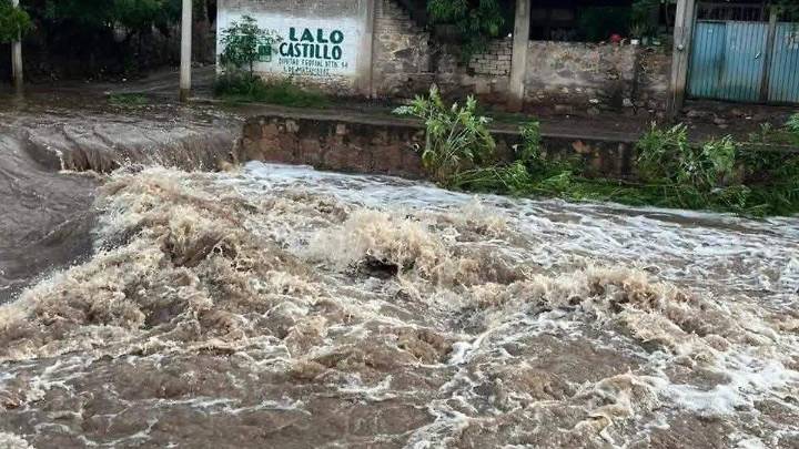 Preocupa a vecinos de Jolalpan aumento en caudal por lluvias constantes de los últimos días