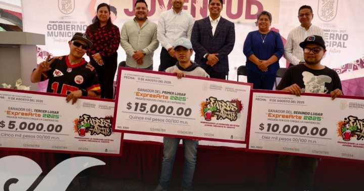 Omar Muñoz premia a jóvenes artistas en Cuautlancingo