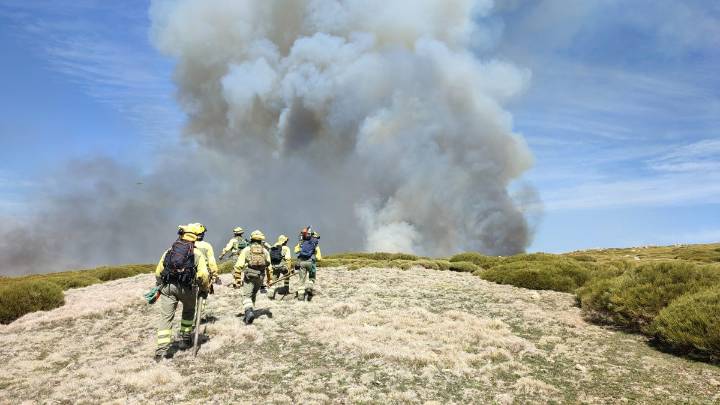 Declarado de nivel 1 un incendio en Llamas de Cabrera en León