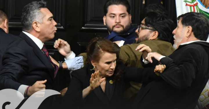 Fernández Noroña y Alejandro Moreno se enfrentan en el Senado