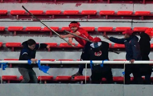 El Gobierno pidió la expulsión del país de los hinchas de la Universidad de Chile que participaron de los incidentes