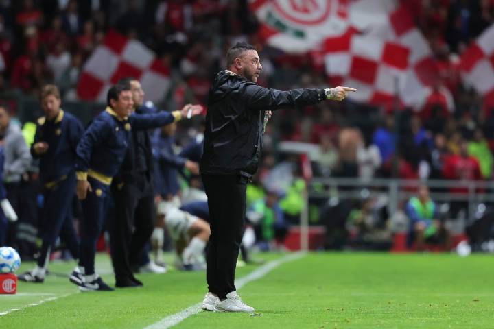 Turco Mohamed lanza dardo contra Pumas: “Los llevé a semifinales con menos presupuesto”
