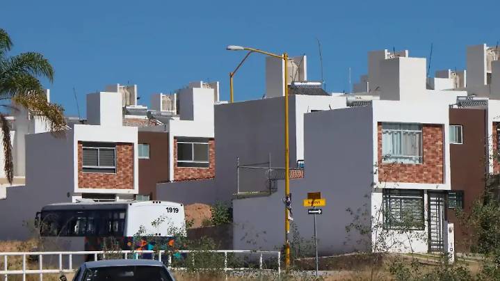 Nuevos aranceles ponen en aprietos al sector de la construcción; ¿cómo afectará esto los precios de vivienda en México?