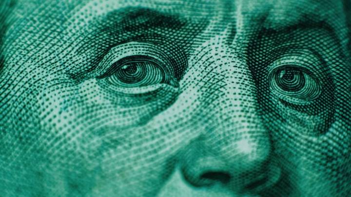 El dólar blue bajó por primera vez en cuatro ruedas, pero el paralelo se mantuvo por encima del mayorista