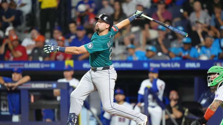 Cal Raleigh hits 47th homer, closing in on Salvador Perez’s catcher record