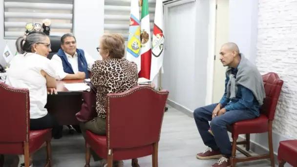 Joven se reencuentra con su madre luego de dos años