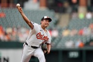 Sugano logra su 10ª victoria y Orioles se imponen 5-3 a Marineros tras larga demora por lluvia – Chicago Tribune