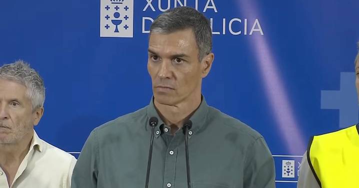 Un periodista sufre un golpe de calor en mitad de la intervención de Sánchez: «Esperemos que se recupere»