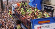Lo que debe saber sobre la "Tomatina" de España, la batalla callejera de tomates que cumple 80 años