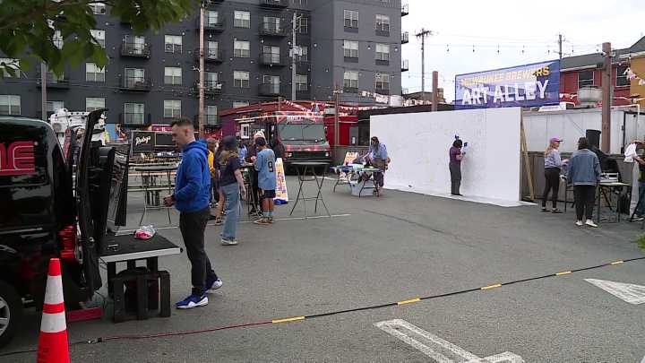 Brewers fans come together at Zocalo Food Park for music and fun