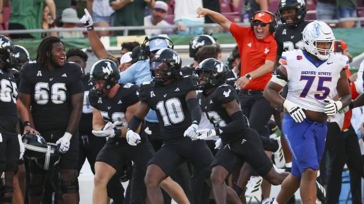 USF’s veteran defense is stout in rout of No. 25 Boise State