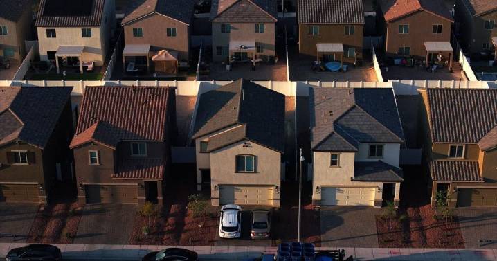 Mortgage rates fall to lowest level in 10 months