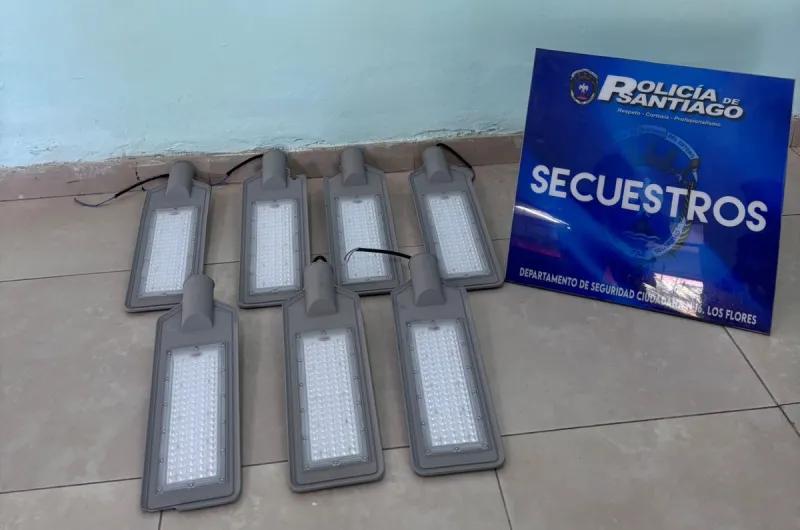 Recuperan siete reflectores robados en el barrio Los Flores