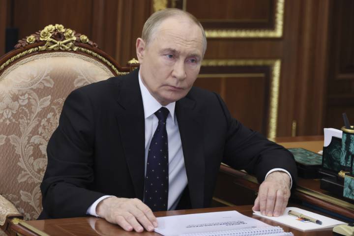 Putin seeks arms control treaty as next stage after Trump summit